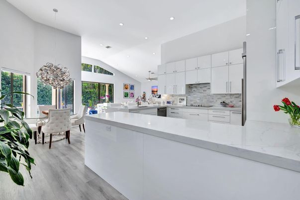 Dining room, Interior, Kitchen, Pendant Lights, Recessed Lighting, Wood Texture Flooring
