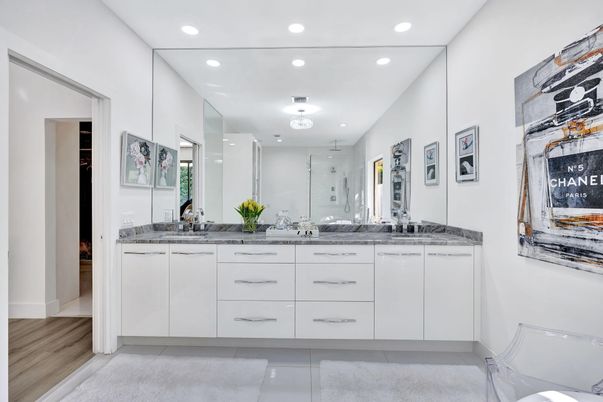 Bathroom, Dual Sink Vanities, Interior, Recessed Lighting