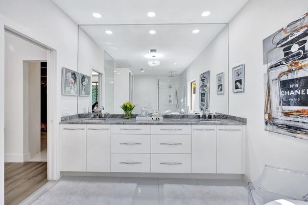 Bathroom, Dual Sink Vanities, Interior, Recessed Lighting