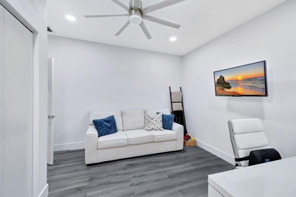 Interior, Recessed Lighting, Wood Texture Flooring