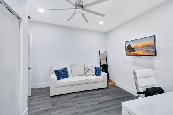 Interior, Recessed Lighting, Wood Texture Flooring