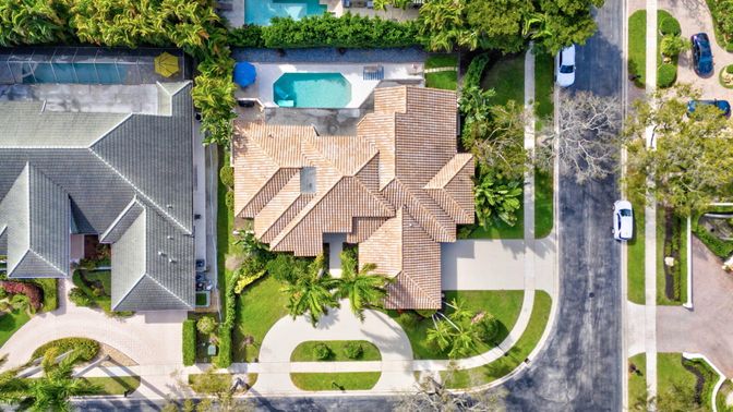 Exterior, Drone