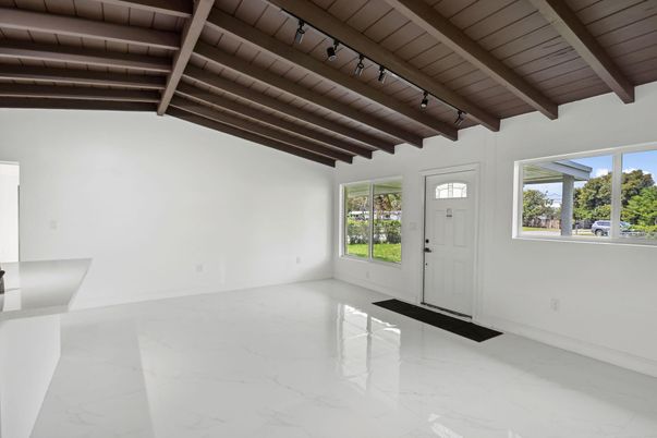 Empty room, Interior, Marble, Wooden Beams, Wooden Ceilings