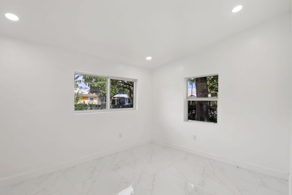 Empty room, Interior, Marble, Recessed Lighting
