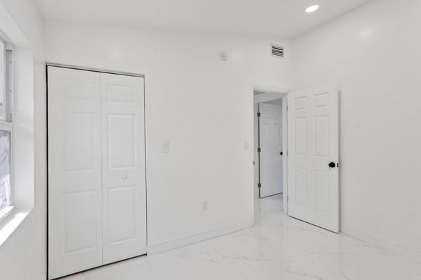 Empty room, Interior, Marble, Recessed Lighting