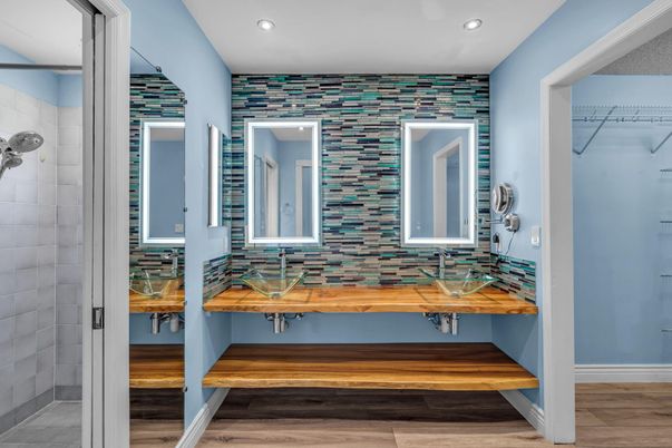 Bathroom, Interior, Recessed Lighting, Wood Texture Flooring
