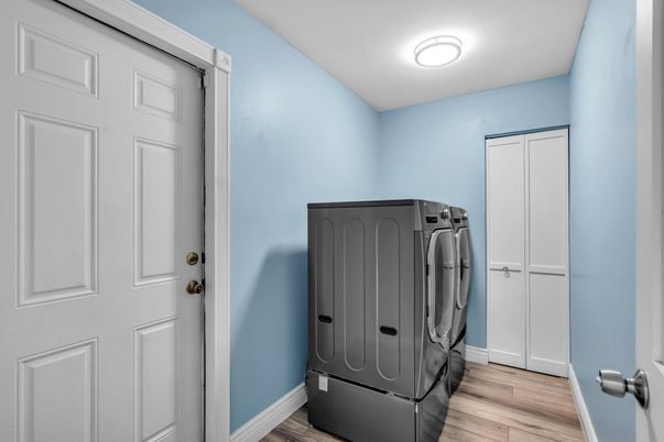 Interior, Washer, Wood Texture Flooring