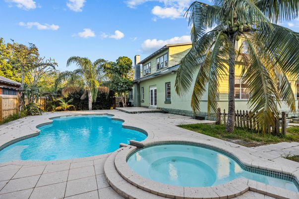 Exterior, Pool