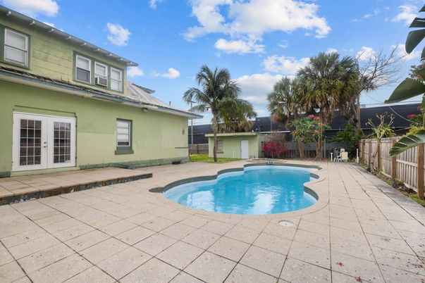 Exterior, Pool