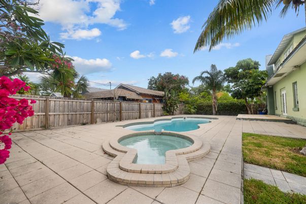 Exterior, Pool