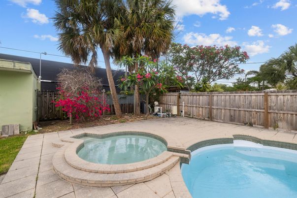 Exterior, Pool