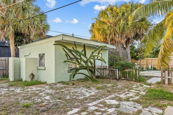Backyard, Exterior