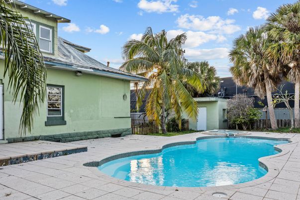 Exterior, Pool