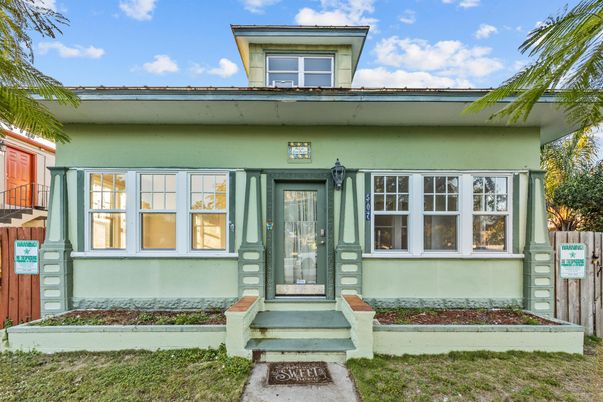 Exterior, Facade, American Foursquare