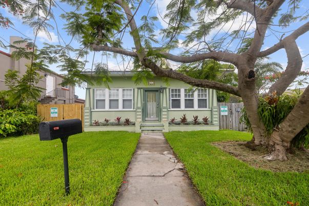 Backyard, Exterior, Facade, Ranch