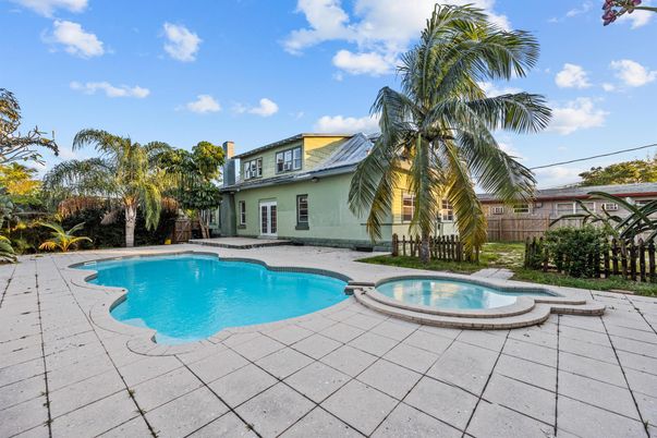 Exterior, Pool, Solar Panels