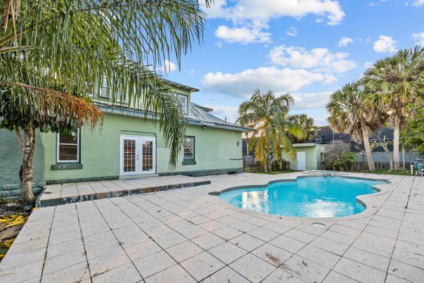 Exterior, Pool