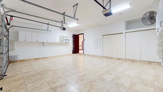 Garage, Interior