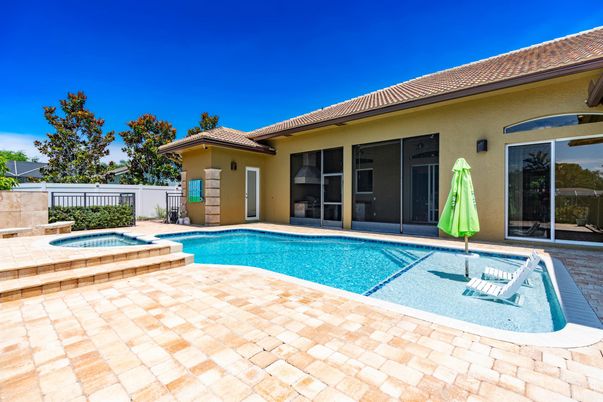 Exterior, Pool