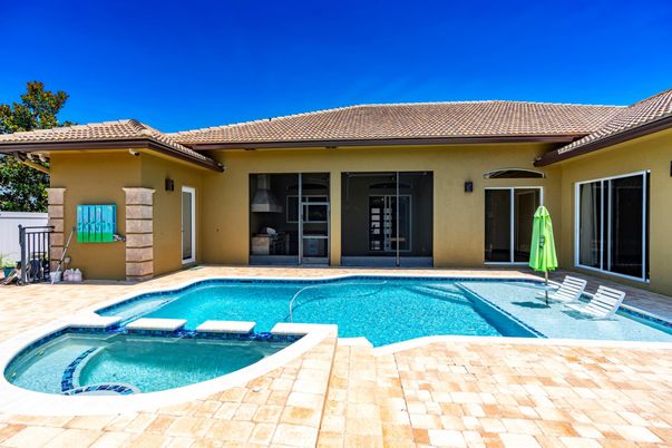 Exterior, Pool