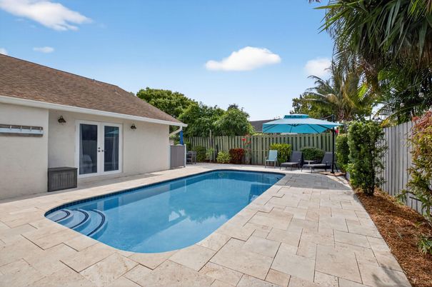 Exterior, Pool