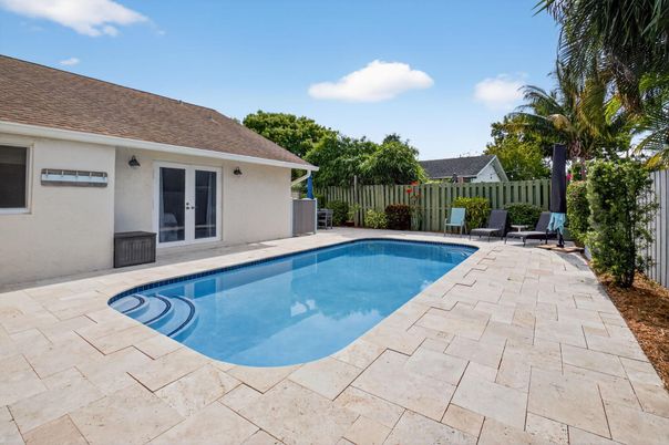 Exterior, Pool