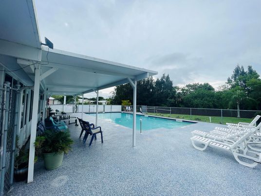 Exterior, Pool