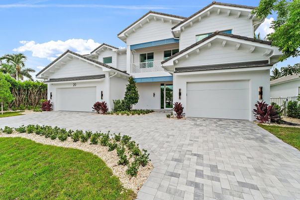 Attached, Exterior, Facade, Mediterranean