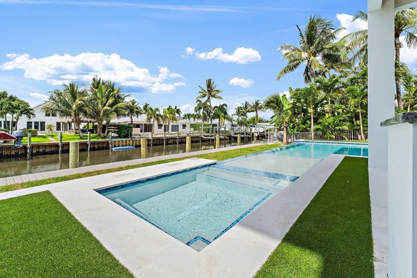 Exterior, Pool, Water