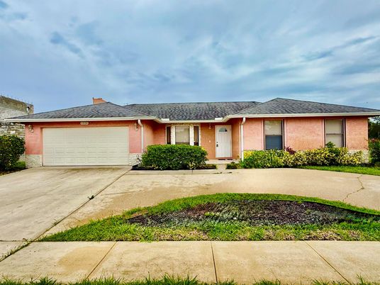 Attached, Exterior, Facade, Brick Facade, Ranch