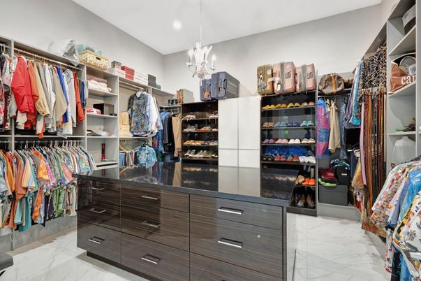 Chandelier, Interior, Marble, Pendant Lights, Recessed Lighting, Walk-in Closets