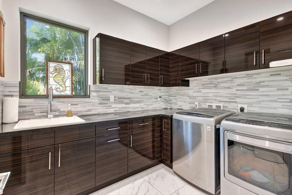 Interior, Marble, Recessed Lighting, Washer
