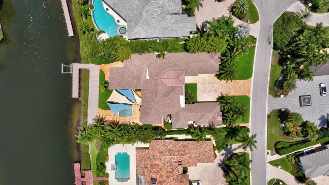 Exterior, Drone