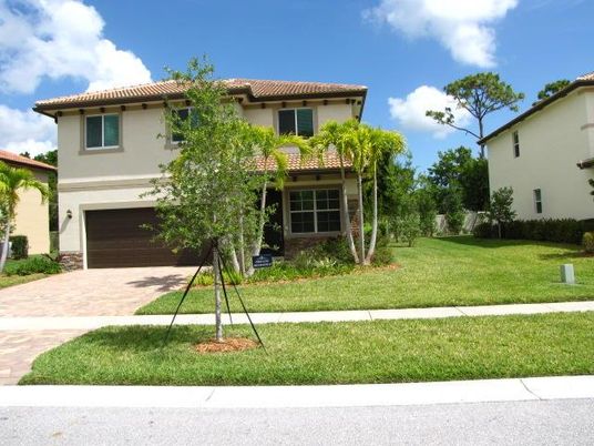 Attached, Exterior, Facade, Mediterranean