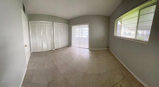 Empty room, Interior