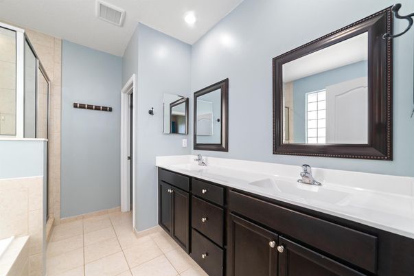 Bathroom, Dual Sink Vanities, Interior, Recessed Lighting