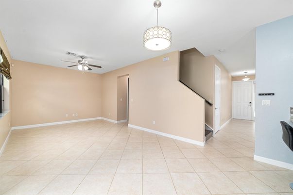 Empty room, Interior, Pendant Lights