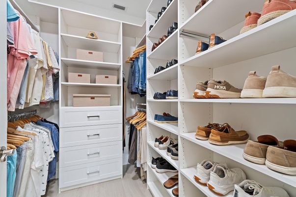 Interior, Walk-in Closets, Wood Texture Flooring
