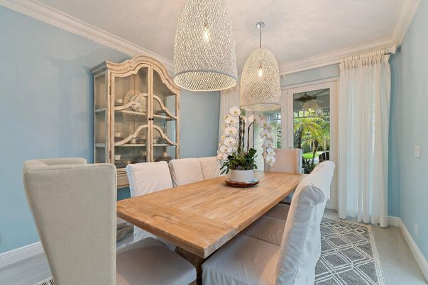 Dining room, Interior