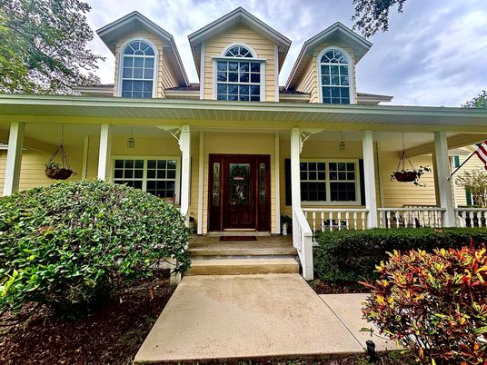 Exterior, Facade, Farmhouse
