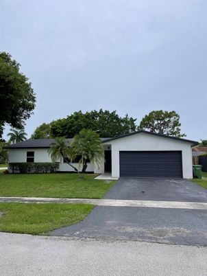Attached, Exterior, Facade, Ranch