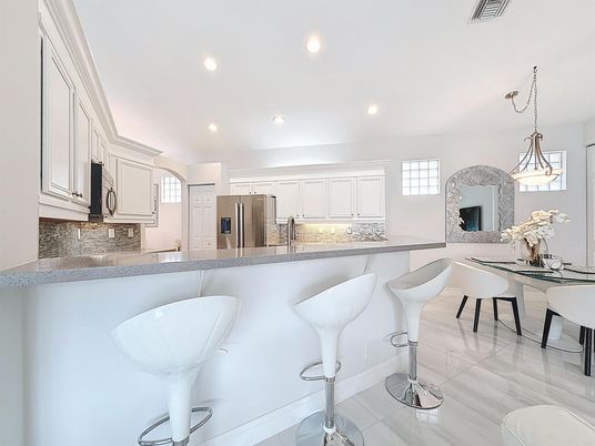 Dining room, Interior, Kitchen, Pendant Lights, Recessed Lighting, Stainless Steel Appliances