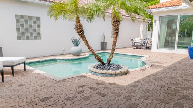Exterior, Pool