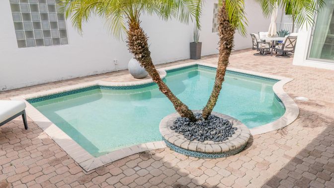 Exterior, Pool