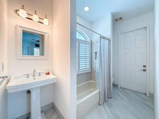 Bathroom, Interior, Recessed Lighting