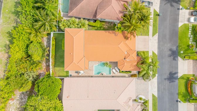 Exterior, Drone