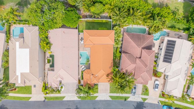 Exterior, Drone