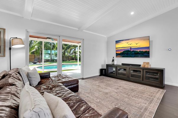 Interior, Living room, Recessed Lighting, Wood Texture Flooring