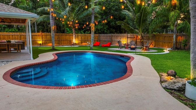 Exterior, Pool