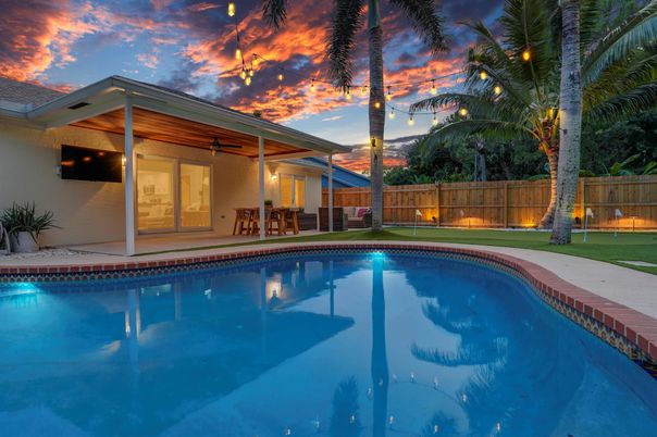 Exterior, Pool